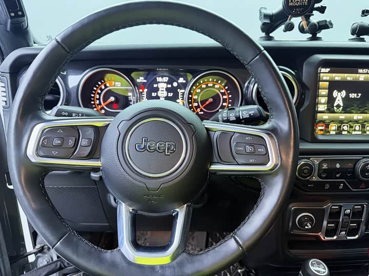 Jeep Wrangler — фото 18