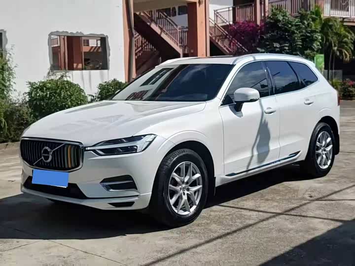 Volvo XC60 2020 T 5 4 WD — фото 1