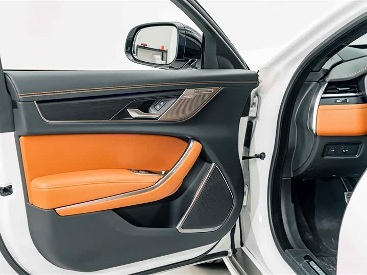 Jaguar XFL 2024 2.0 T P 300 4 WD — фото 18