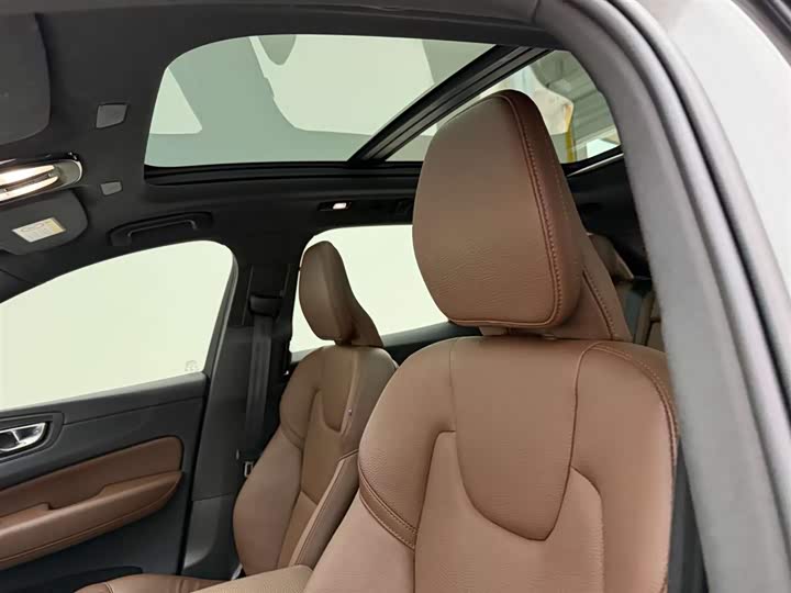 Volvo XC60 2022 B 5 4 WD — фото 16