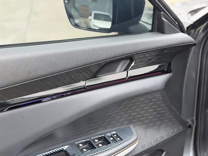 Changan UNI-V 2023 1.5 T — фото 8