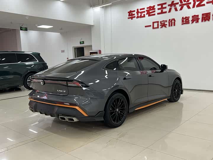 Changan UNI-V 2024 1.5 T Sport — фото 3