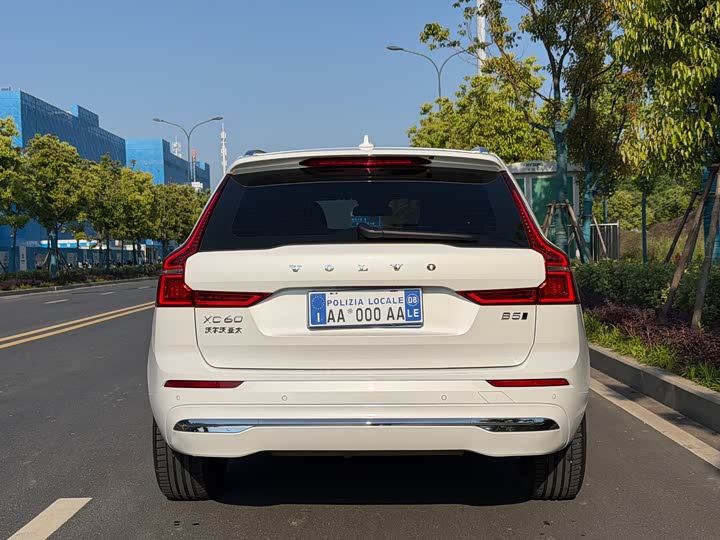 Volvo XC60 2023 B 5 4 WD — фото 11