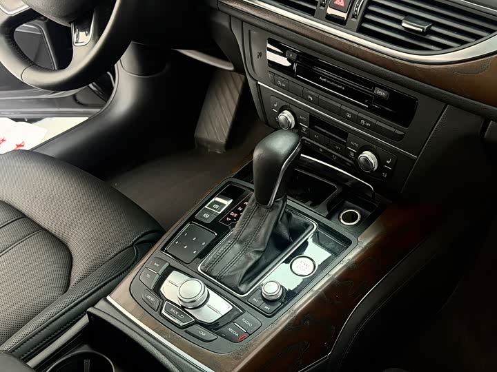 Audi A6L 2016 50 TFSI quattro Luxury — фото 15