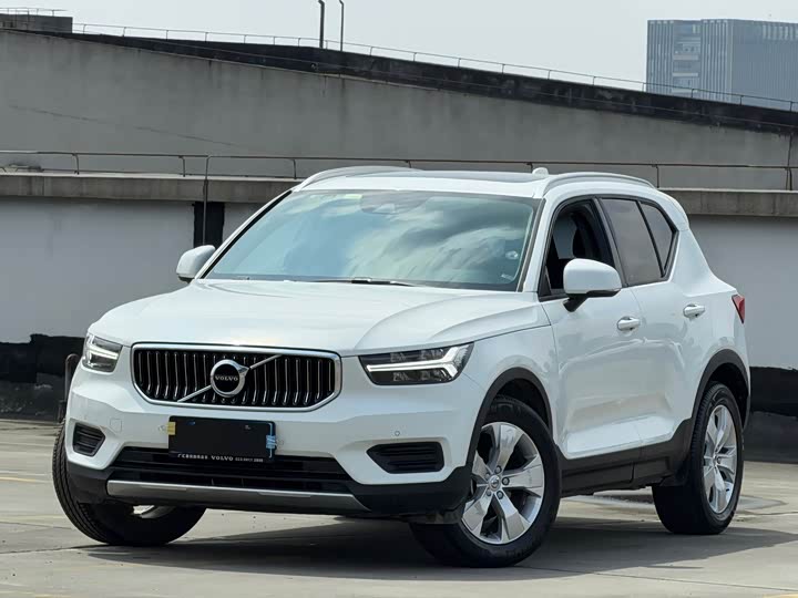 Volvo XC40 2020 T 3 — фото 1