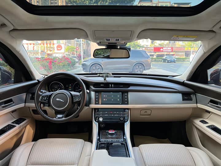 Jaguar XFL 2017 XFL 2.0 T 240 PS — фото 18