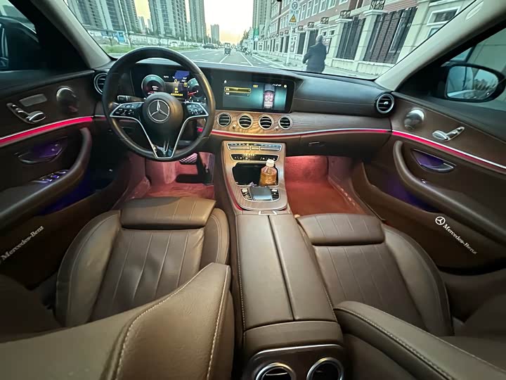 Mercedes-Benz E-Class 2023 E 260 L Sport — фото 6