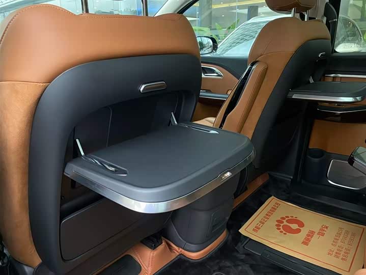 Hongqi HQ9 PHEV 2024 2.0 T 4 WD — фото 35