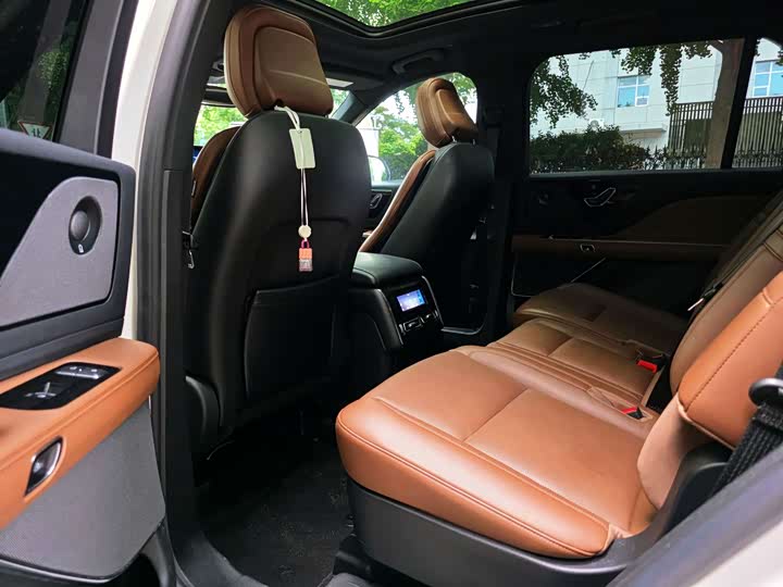 Lincoln Aviator — фото 11