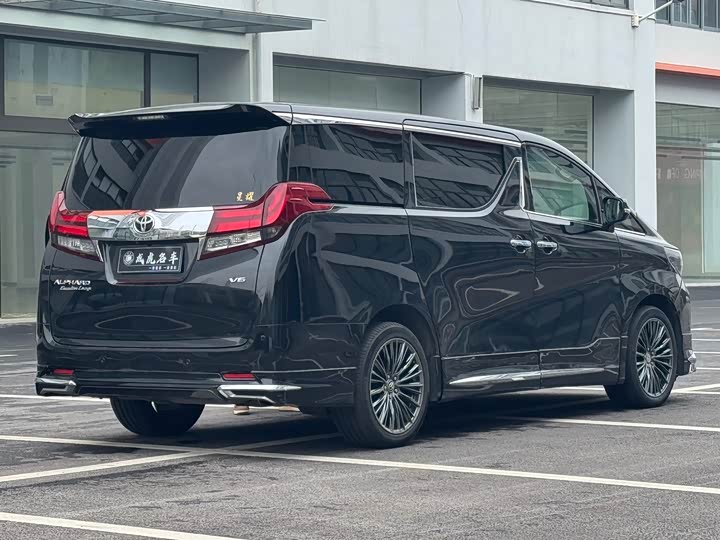 Toyota Alphard — фото 4