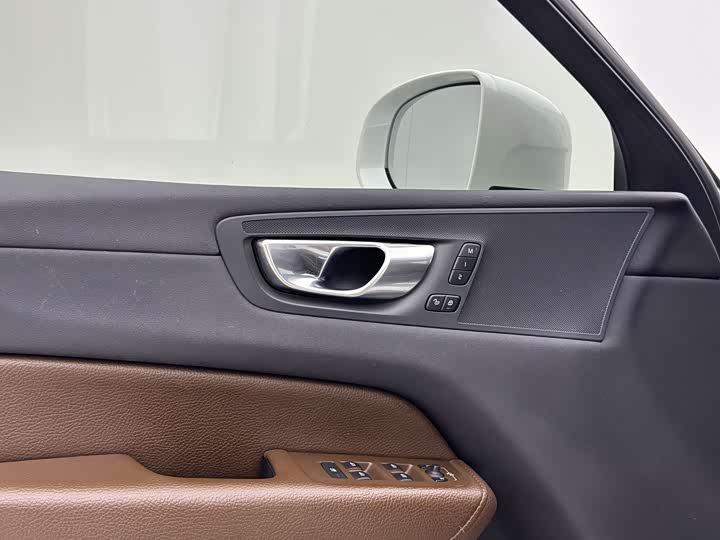 Volvo XC60 2021 T 5 4 WD — фото 9