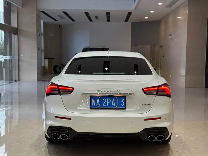 Maserati Ghibli 2023 3.0 T Modena — фото 18