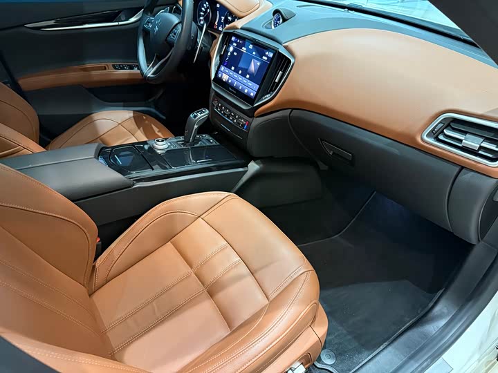 Maserati Ghibli 2023 3.0 T Modena — фото 12