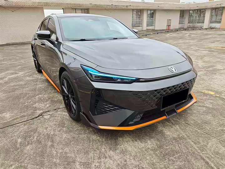 Changan UNI-V 2024 1.5 T Sport — фото 3