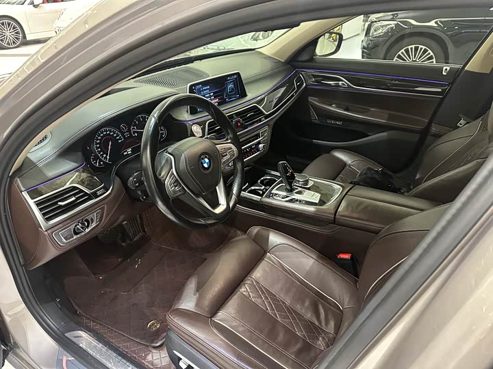 BMW 7 Series 740Li продвинутая — фото 6