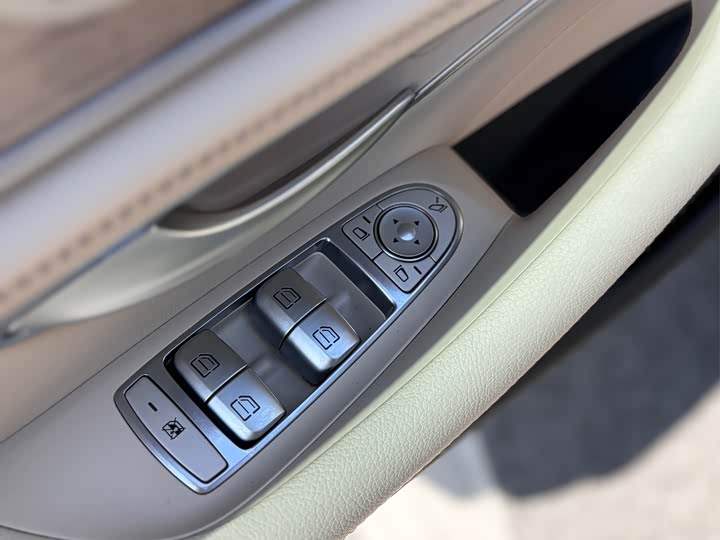Mercedes-Benz CLS 2022 CLS 300 Luxury — фото 15