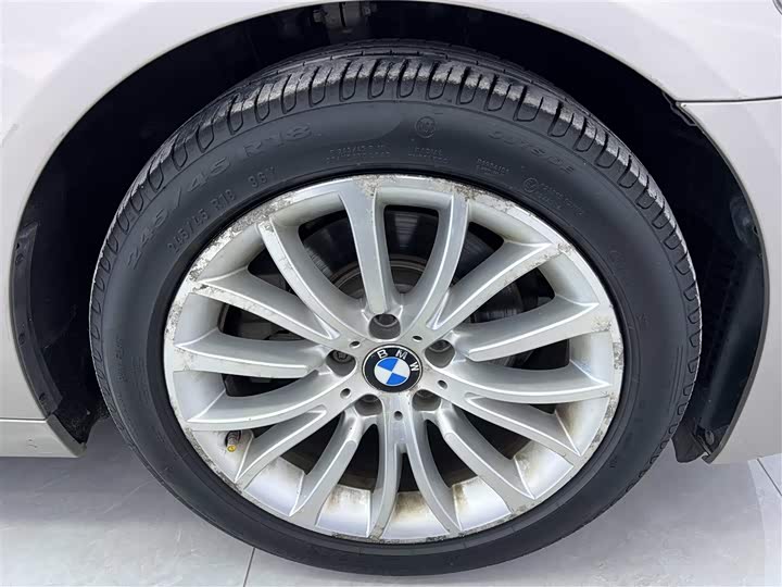 BMW 5 Series 525Li — фото 16