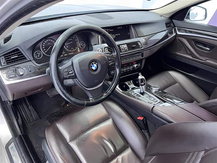 BMW 5 Series 525Li — фото 8