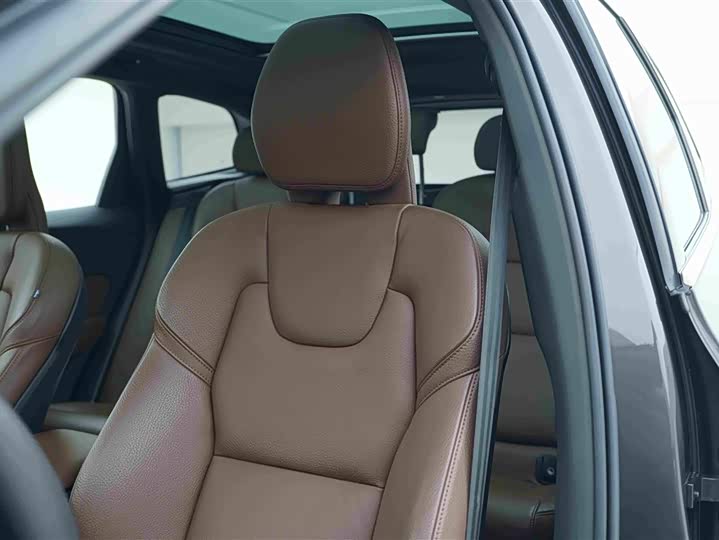 Volvo XC60 2023 B 5 4 WD — фото 13