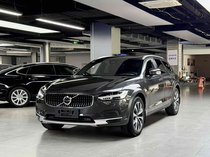 Volvo V90 2024 Cross Country B 5 AWD — фото 1