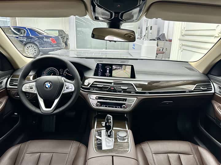 BMW 7 Series 730Li продвинутая — фото 8