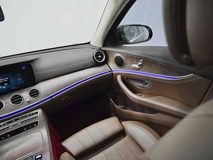 Mercedes-Benz E-Class 2022 E 260 L — фото 37