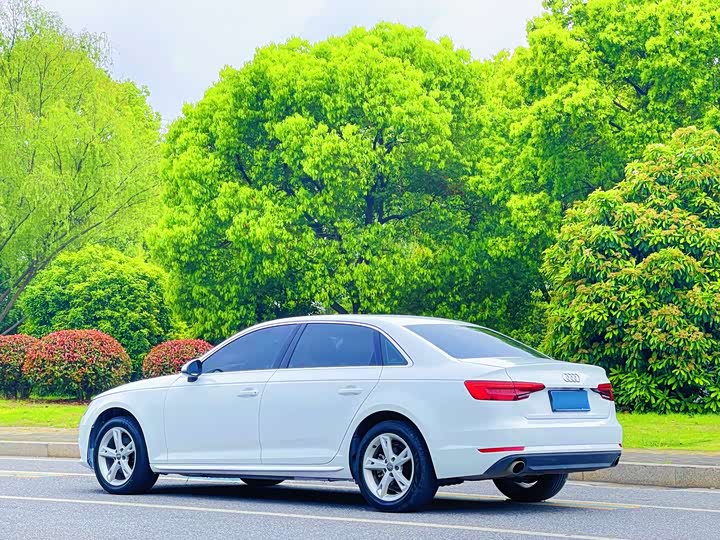 Audi A4L 40 TFSI стиль — фото 11