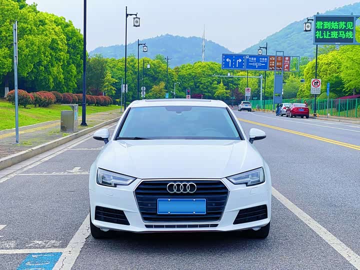 Audi A4L 40 TFSI стиль — фото 2