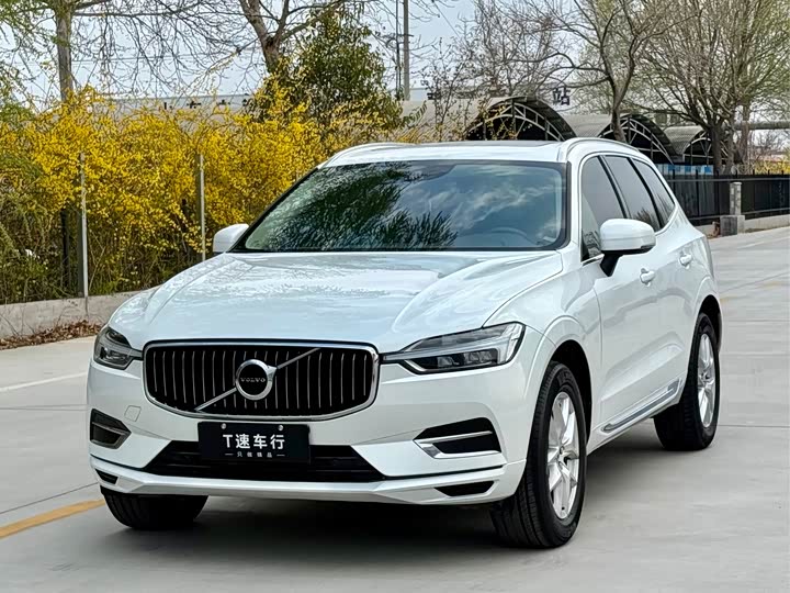 Volvo XC60 2020 T 5 4 WD — фото 1