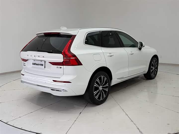 Volvo XC60 2022 B 5 4 WD — фото 8