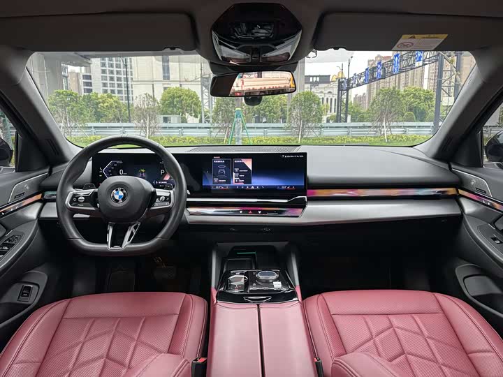 BMW 5-Series 2024 530 Li Leading M — фото 19