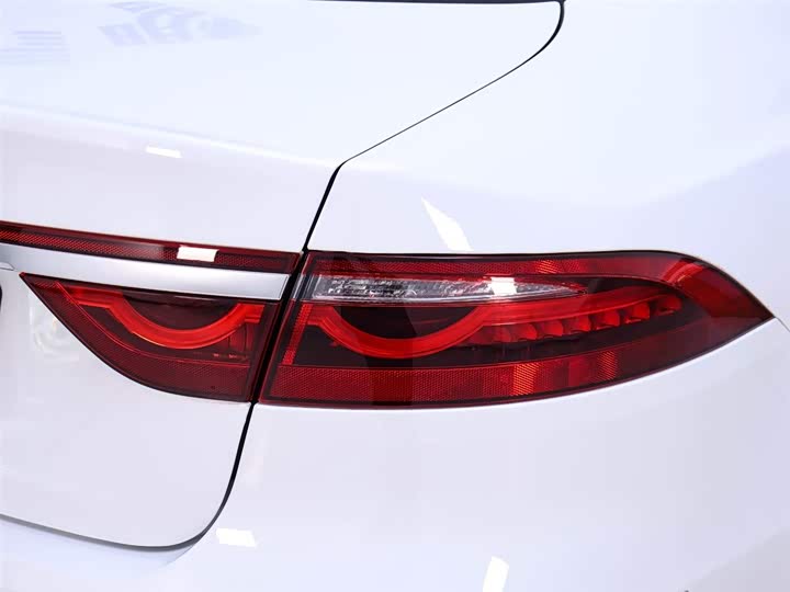 Jaguar XFL 2024 2.0 T P 250 2 WD — фото 9