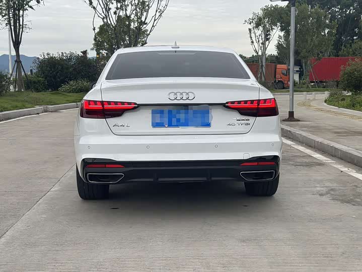 Audi A4L 40 TFSI стиль-динамик — фото 4