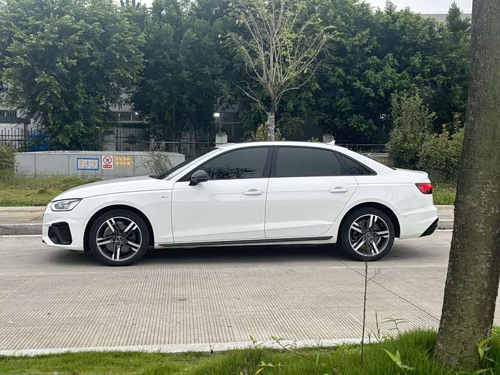 Audi A4L 40 TFSI стиль-динамик — фото 3
