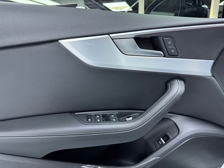 Audi A4L 40 TFSI люкс-динамик — фото 5