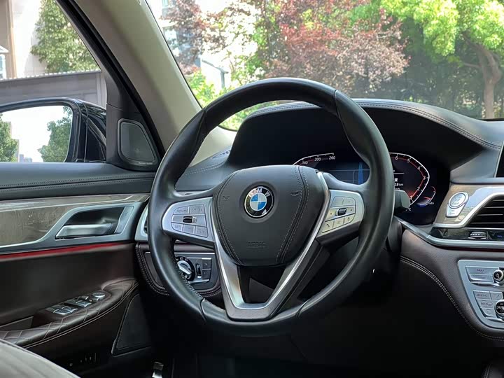 BMW 7 Series — фото 18