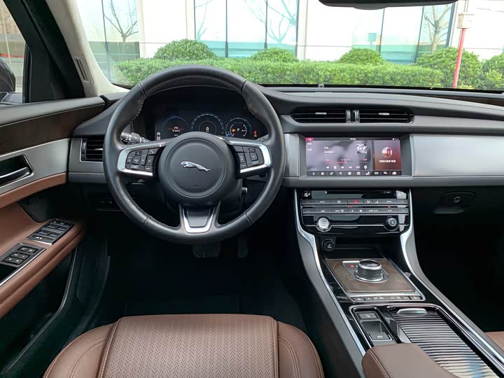 Jaguar XFL 2018 XFL 2.0 T 250 PS — фото 16