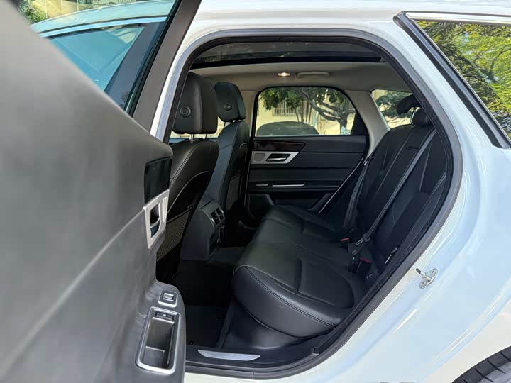 Jaguar XF 2018 XF Sportbrake 2.0 T 250 PS 2 WD — фото 33