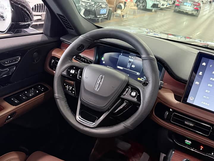 Lincoln Aviator — фото 18