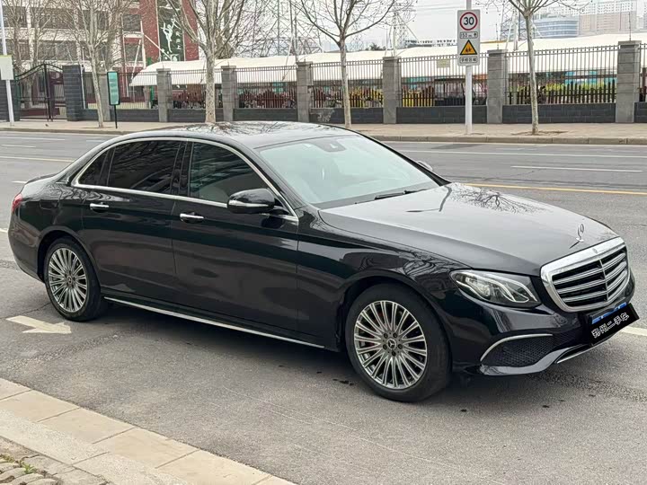 Mercedes-Benz E-Class 2017 E 300 L Luxury — фото 3