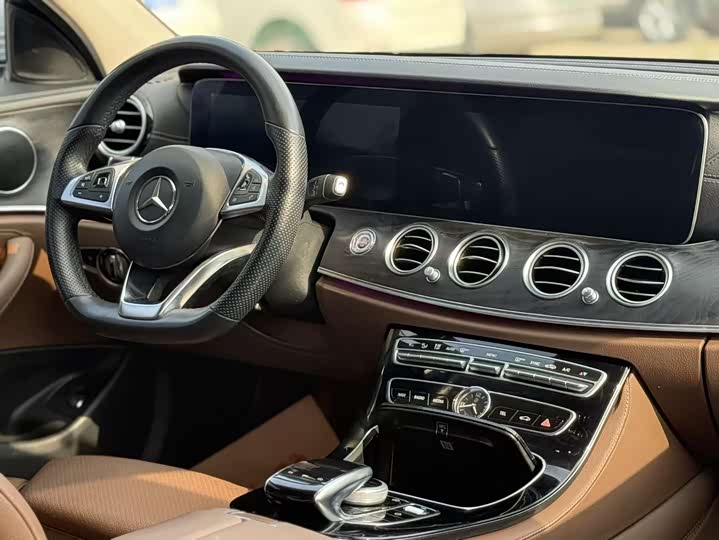 Mercedes-Benz E-Class 2016 E 200 L Sport — фото 15