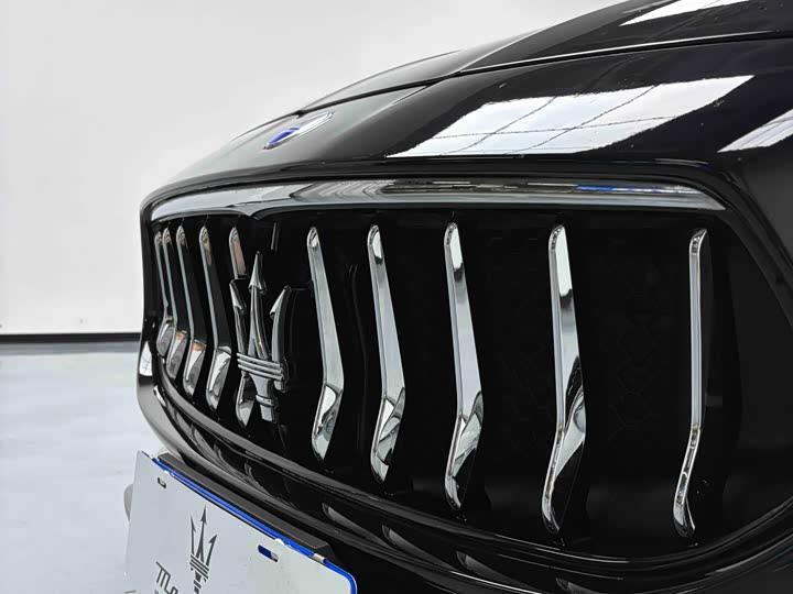 Maserati Quattroporte — фото 23