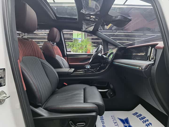 Trumpchi M8 2025 Hybrid — фото 8