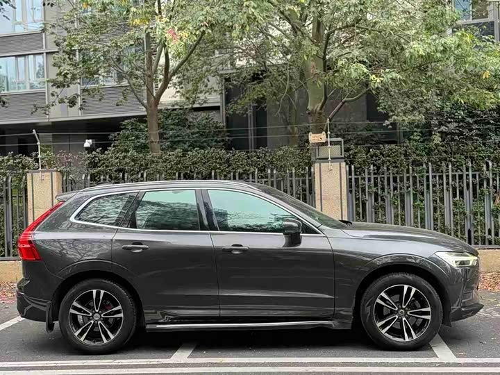 Volvo XC60 2018 T 5 4 WD — фото 4