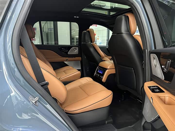 Lincoln Aviator — фото 15