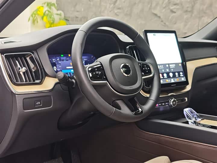 Volvo XC60 2025 B 5 4 WD — фото 7