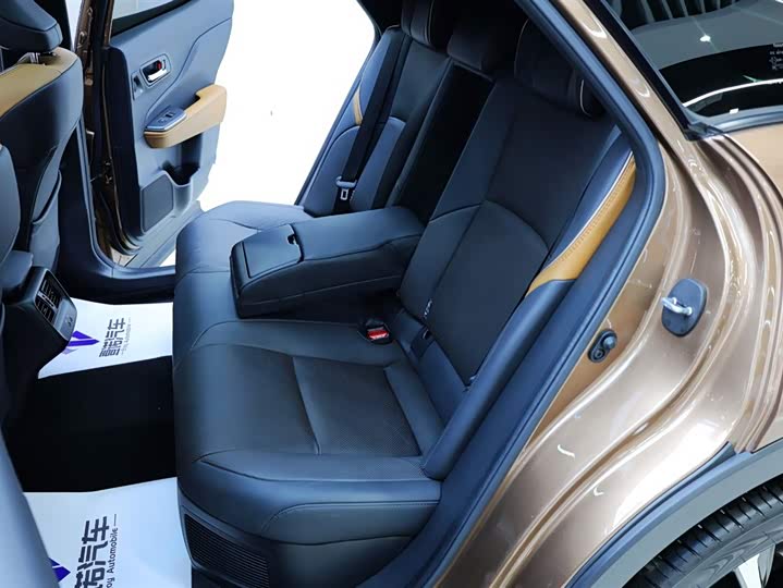 Toyota Sport 2023 2.4 T Sport Cross HEV 4 WD — фото 31