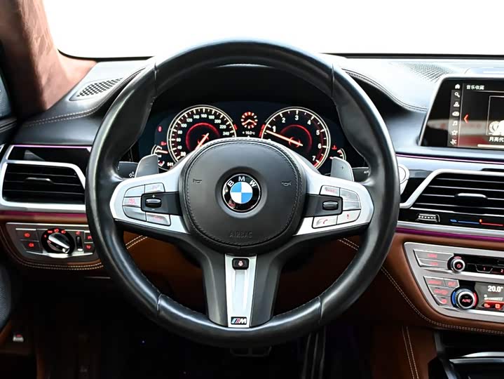 BMW 7-Series 2018 740 Li x Drive M — фото 22