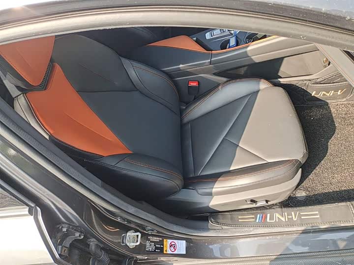 Changan UNI-V 2022 1.5 T Premium — фото 25