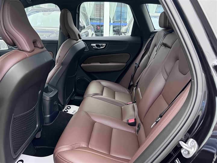Volvo XC60 Hybrid 2025 Hybrid 4 WD — фото 12